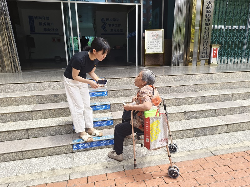 躬身服務(wù).jpg